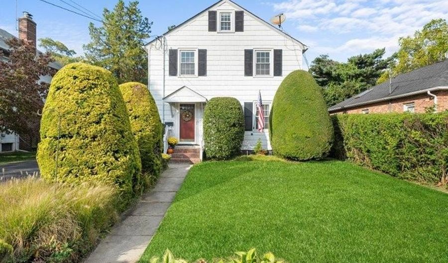 91 Ireland Pl, Amityville, NY 11701 - 3 Beds, 2 Bath