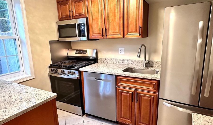 6727 W WAKEFIELD Dr #J, Alexandria, VA 22307 - 2 Beds, 1 Bath