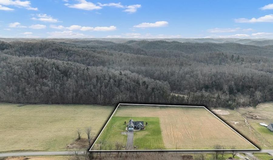 800 Smith Grove Rd, Burkesville, KY 42717 - 3 Beds, 3 Bath