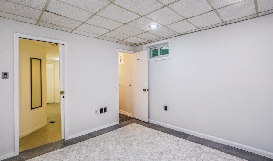 14006 PARKLAND Dr, Rockville, MD 20853 - 3 Beds, 3 Bath