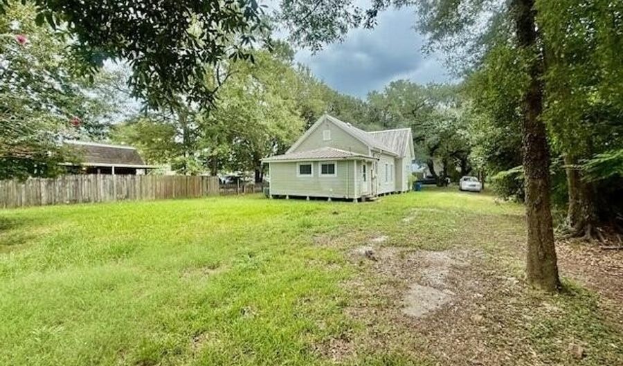 717 E 7th St, Crowley, LA 70526 - 2 Beds, 1 Bath