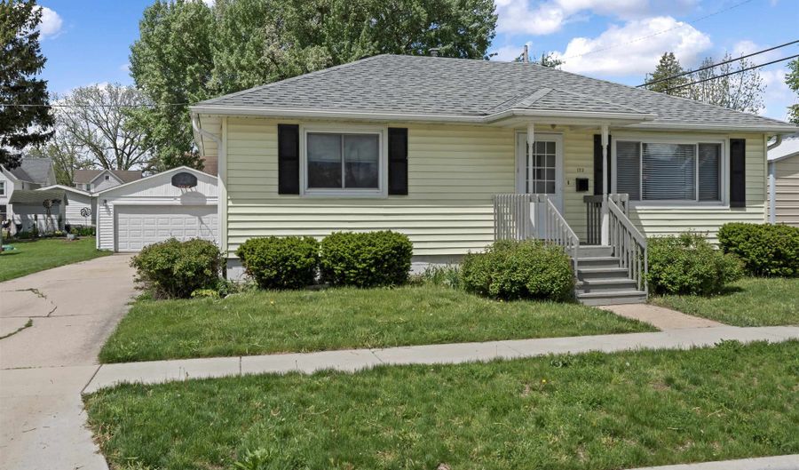 123 Rood Ave, Waterloo, WI 53594 - 3 Beds, 2 Bath