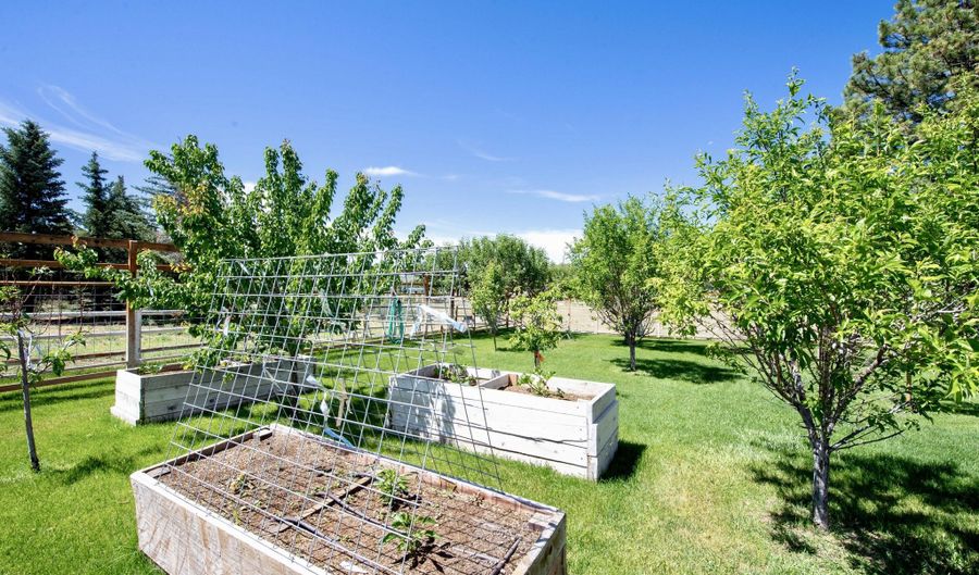 106 Chestnut Ln, Bellevue, ID 83313 - 4 Beds, 4 Bath