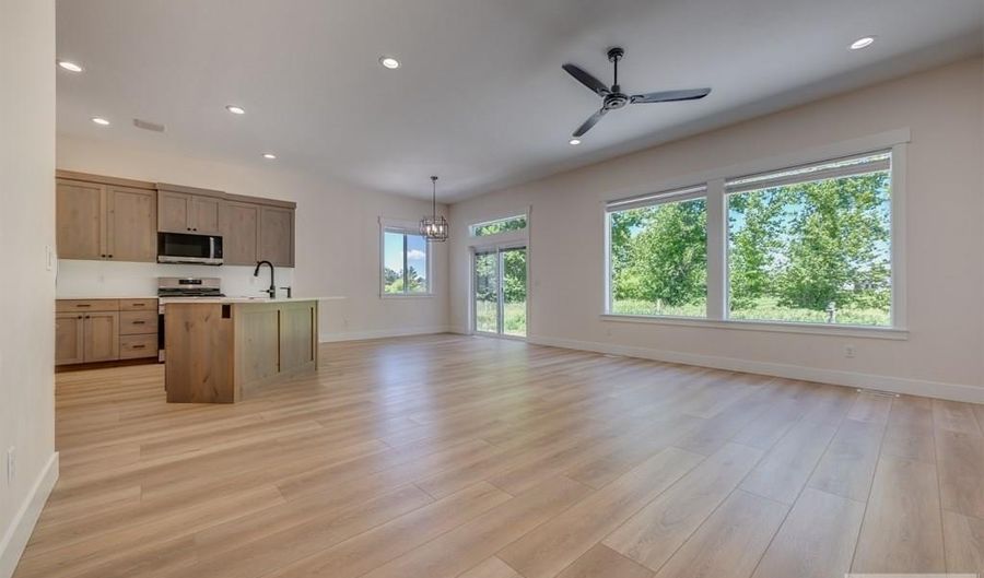 4585 Rustle Rd, Ammon, ID 83406 - 7 Beds, 3 Bath