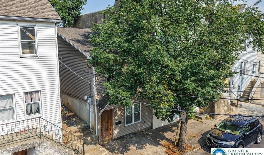 615 2nd St, Allentown, PA 18102 - 2 Beds, 1 Bath