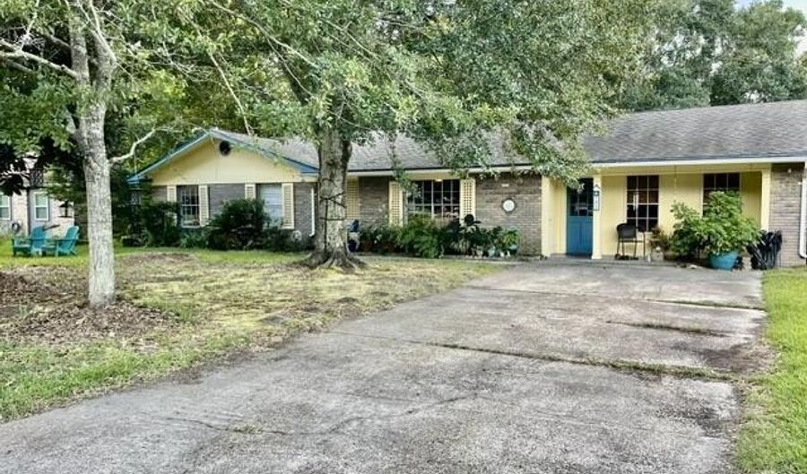 751 Canterbury Dr, Biloxi, MS 39532 - 4 Beds, 2 Bath