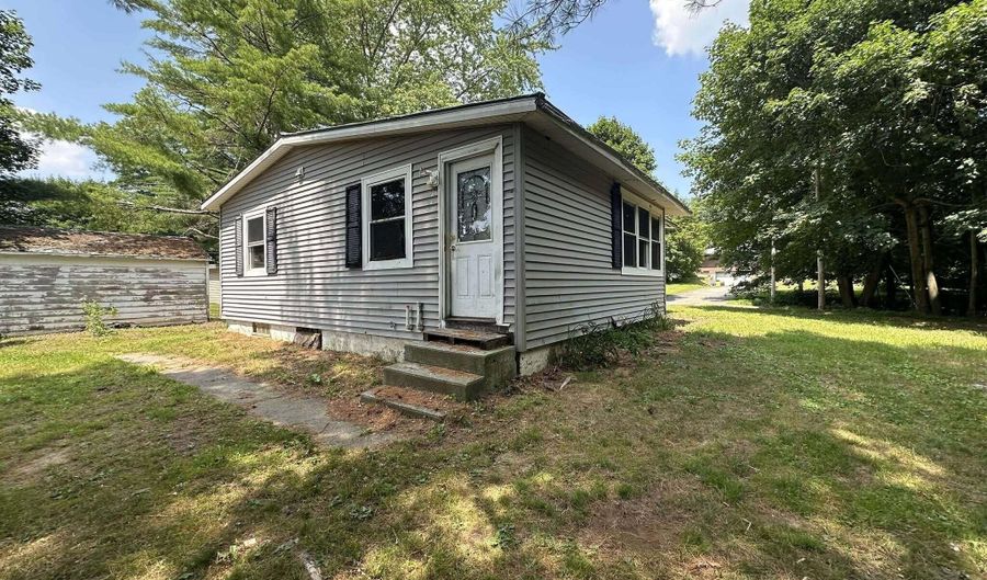4 Campbell St, Augusta, ME 04330 - 3 Beds, 1 Bath