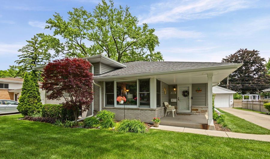 21 N Waterman Ave, Arlington Heights, IL 60004 - 3 Beds, 2 Bath
