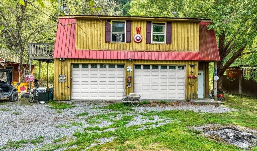 647 GREENVILLE Rd, Union, WV 24983 - 5 Beds, 3 Bath