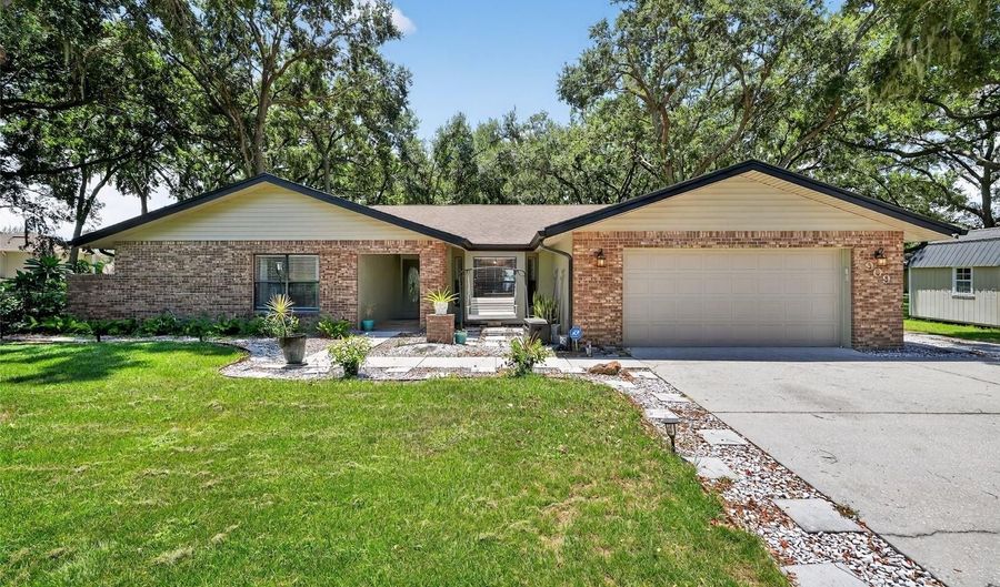 909 HEATHERBROOK Dr, Auburndale, FL 33823 - 4 Beds, 3 Bath
