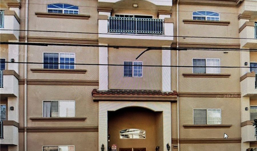 10626 Valley Spg, Los Angeles, CA 91602 - 2 Beds, 3 Bath