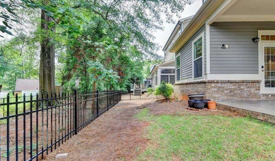 101 Spur Ln, Alpharetta, GA 30009 - 5 Beds, 5 Bath