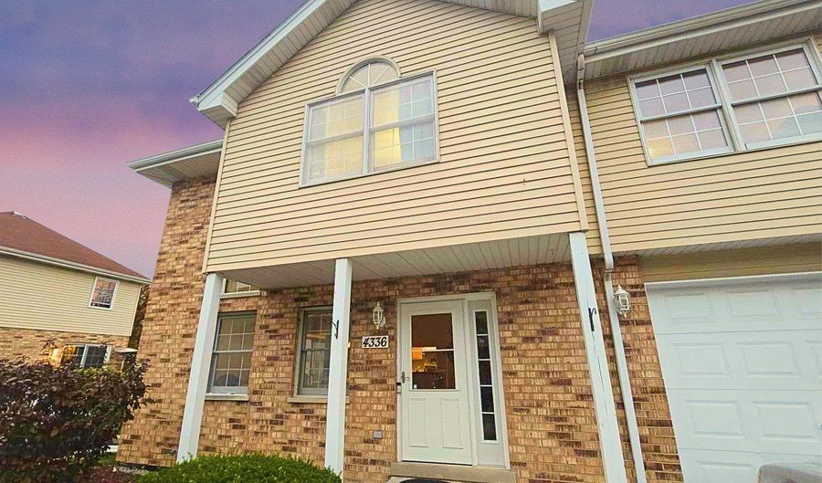 4336 W Emerald Way St, Alsip, IL 60803 - 2 Beds, 2 Bath