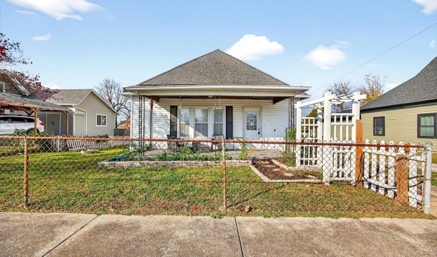 1117 P St, Bedford, IN 47421 - 3 Beds, 1 Bath