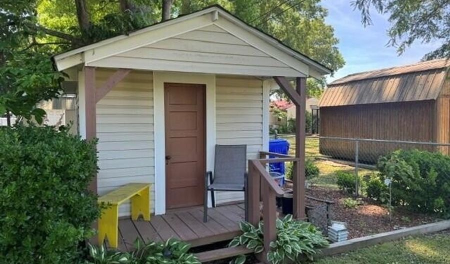 921 N Liberty St, Ahoskie, NC 27910 - 3 Beds, 2 Bath