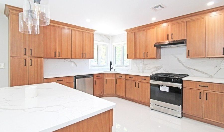 96 Newton Sparta Rd, Andover, NJ 07860 - 4 Beds, 3 Bath
