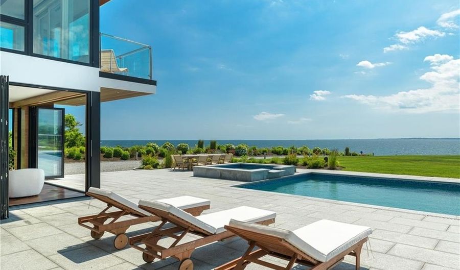 511 Ocean Ave, Newport, RI 02840 - 5 Beds, 4 Bath