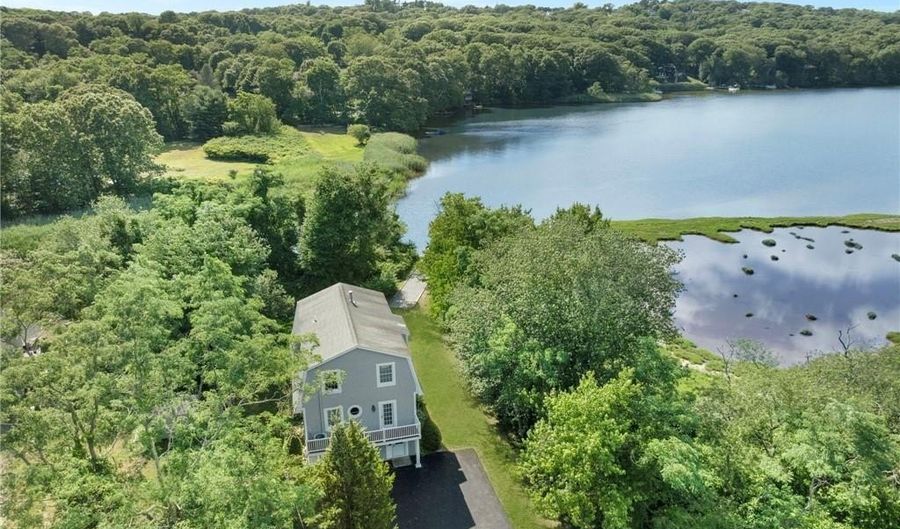 133 Bridgetown Rd, Narragansett, RI 02882 - 2 Beds, 3 Bath