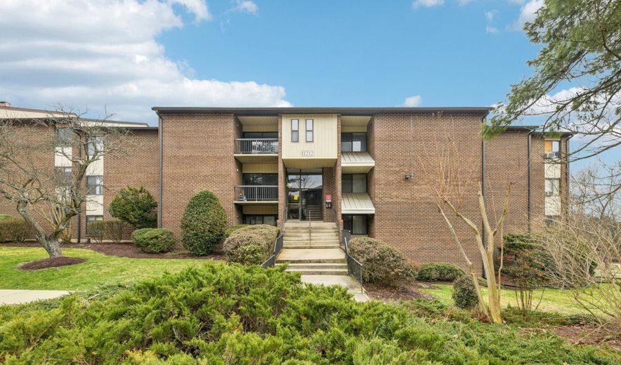 11212 CHERRY HILL Rd 302, Beltsville, MD 20705 - 3 Beds, 2 Bath