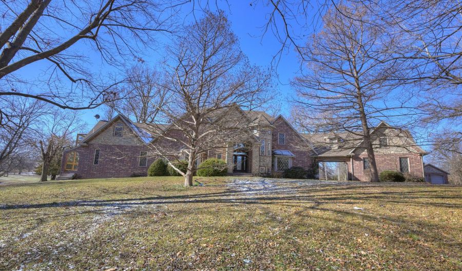 2625 Gaineswood Ave, Baxter Springs, KS 66713 - 6 Beds, 6 Bath