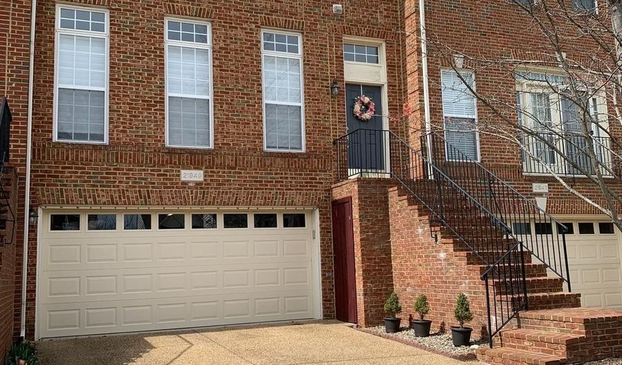 21949 WINDOVER Dr, Broadlands, VA 20148 - 3 Beds, 4 Bath