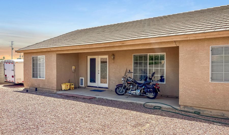 9792 W CAMELIA Dr, Arizona City, AZ 85123 - 3 Beds, 2 Bath