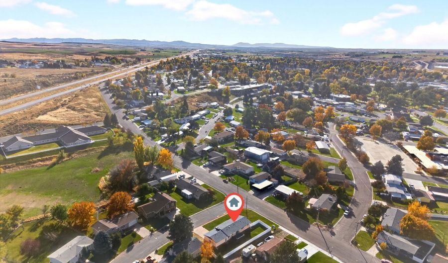 803 Eisenhower St, American Falls, ID 83211 - 4 Beds, 2 Bath