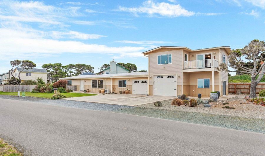975 OCEAN Dr, Bandon, OR 97411 - 4 Beds, 3 Bath