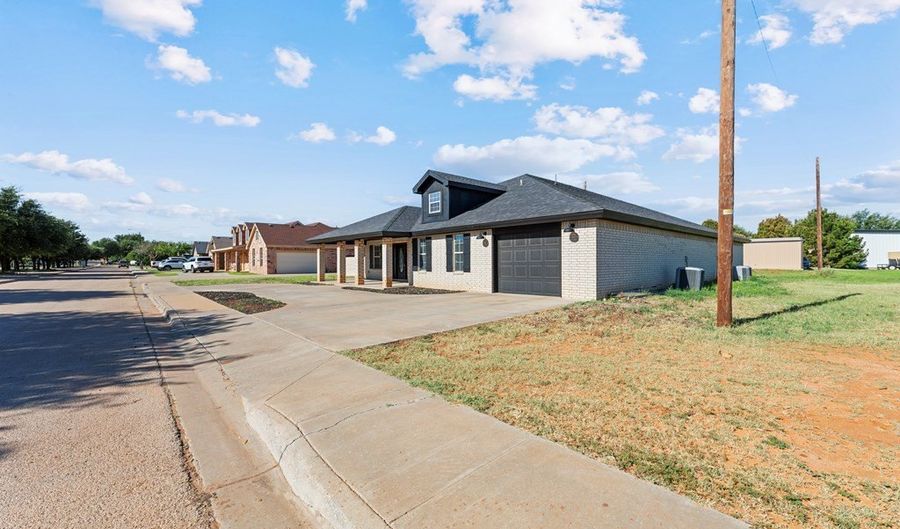 1527 NW 9th St, Andrews, TX 79714 - 4 Beds, 3 Bath