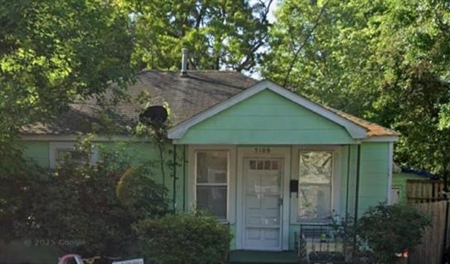 3109 LAUREL St, Alexandria, LA 71301 - 2 Beds, 1 Bath