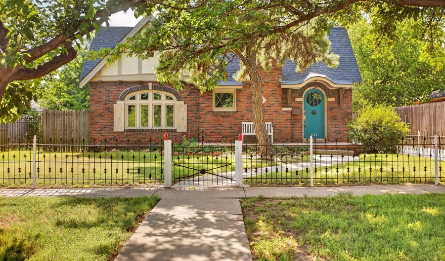 2404 S Harrison St, Amarillo, TX 79109 - 3 Beds, 2 Bath