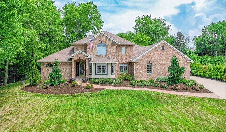 2641 Topflite Dr, Akron, OH 44312 - 4 Beds, 3 Bath