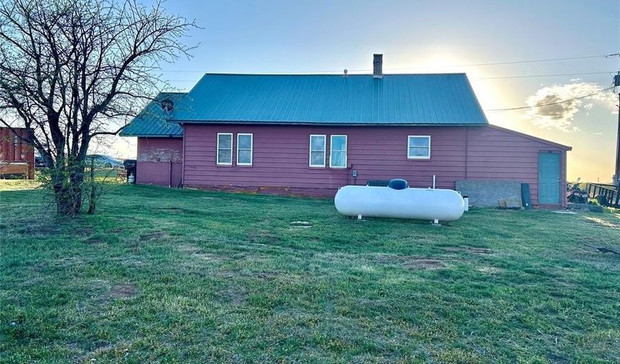 180222 E County Road 58 Rd, Arnett, OK 73858 - 3 Beds, 2 Bath