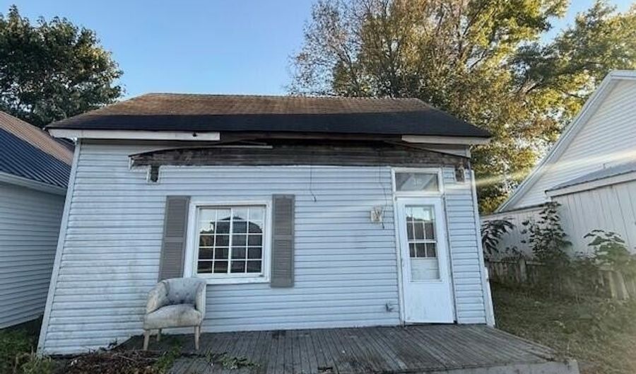 310 E 3rd St, Augusta, KY 41002 - 2 Beds, 1 Bath