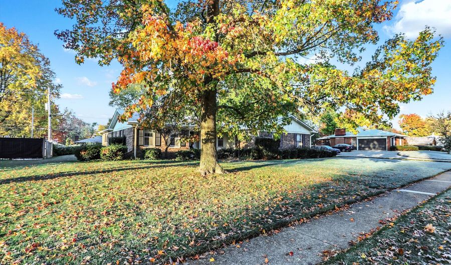 837 Mellowood Dr, Indianapolis, IN 46217 - 3 Beds, 3 Bath