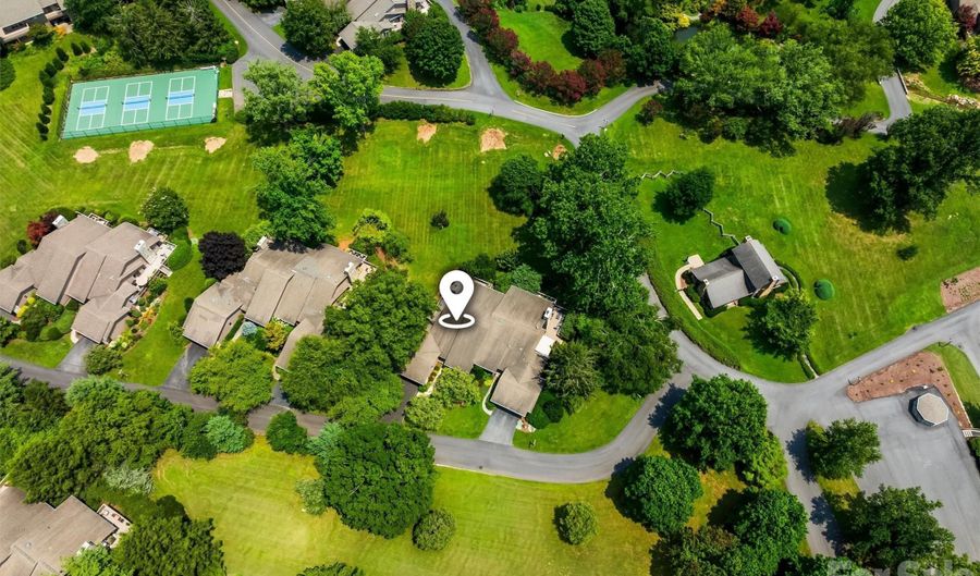4 Governors Way, Asheville, NC 28804 - 2 Beds, 2 Bath
