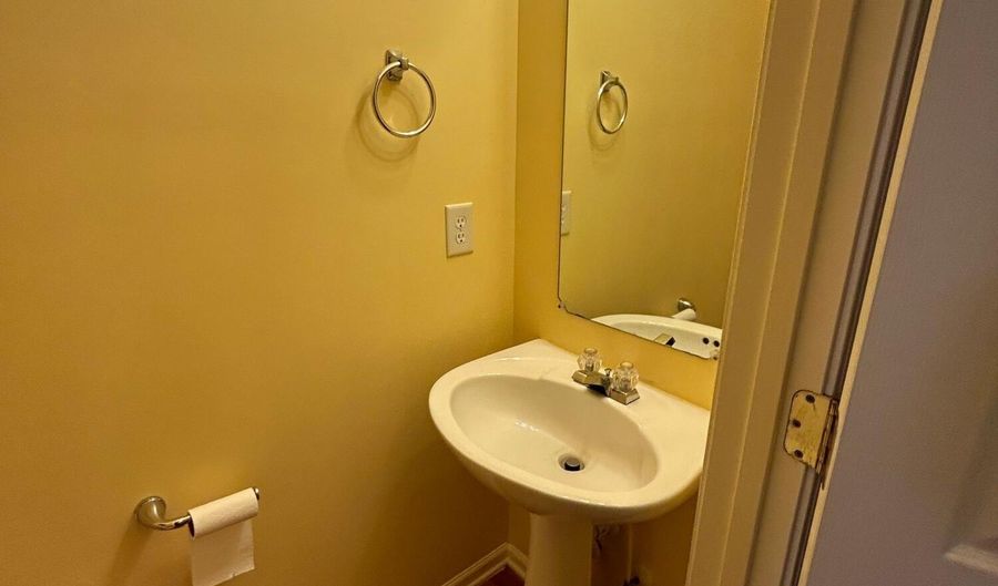 100 Henson Pl, Apex, NC 27502 - 3 Beds, 2 Bath