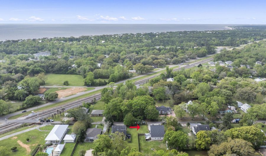 407 Citizen St, Bay St. Louis, MS 39520 - 6 Beds, 6 Bath