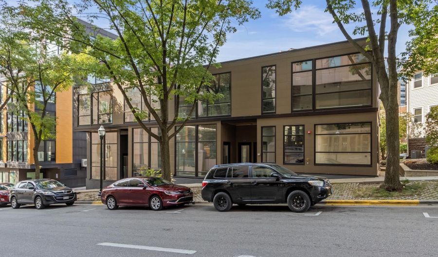 210 S Hamilton St, Madison, WI 53703 - 1 Beds, 2 Bath
