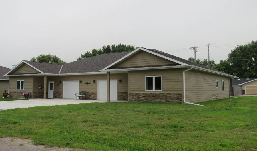 302 S Walnut St, Arnold, NE 69120 - 2 Beds, 2 Bath