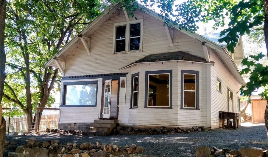 215 N H St, Albion, WA 99163 - 4 Beds, 0 Bath