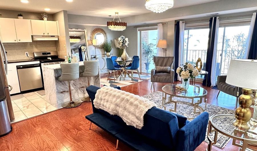 5250 VALLEY FORGE Dr #407, Alexandria, VA 22304 - 3 Beds, 2 Bath