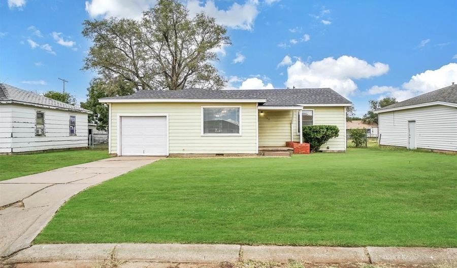 1109 Chestnut St, Altus, OK 73521 - 2 Beds, 1 Bath