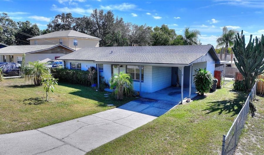 221 DOROTHY St, Auburndale, FL 33823 - 2 Beds, 2 Bath