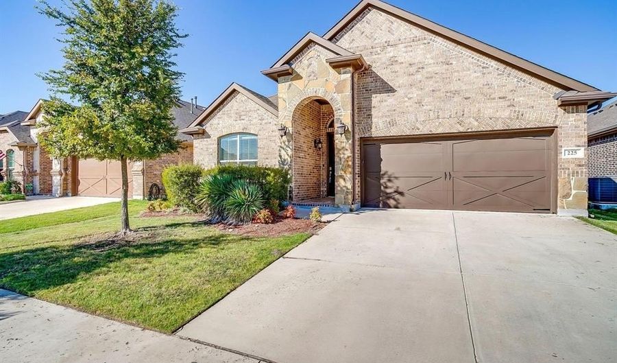 225 Palmerston Dr, Aledo, TX 76008 - 4 Beds, 2 Bath