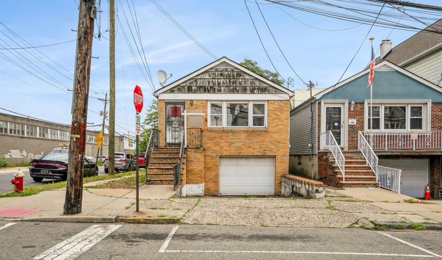 168 HUMPHREY Ave, Bayonne, NJ 07002 - 3 Beds, 2 Bath