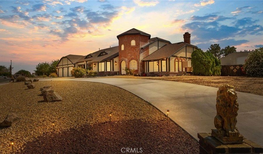 13889 Olathe Rd, Apple Valley, CA 92307 - 5 Beds, 3 Bath