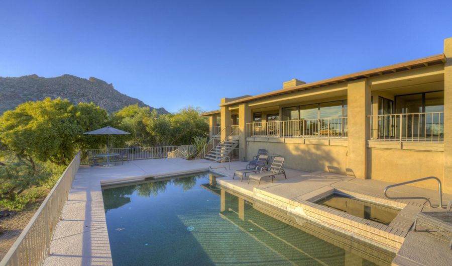 2003 E SMOKETREE Dr, Carefree, AZ 85377 - 3 Beds, 4 Bath