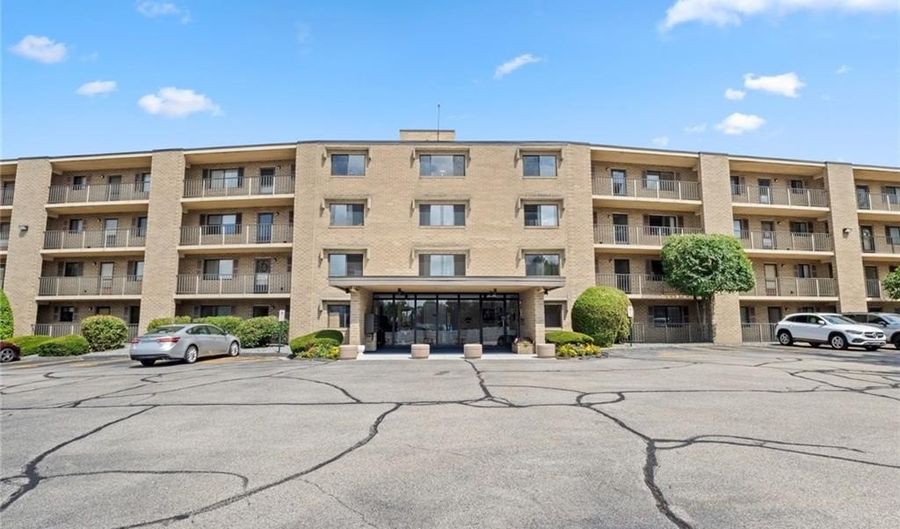650 E Greenwich Ave 2-103, West Warwick, RI 02893 - 2 Beds, 2 Bath