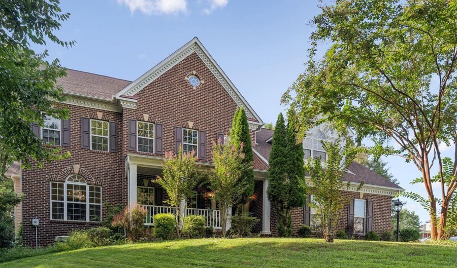 13005 WOODMORE N Blvd, Bowie, MD 20720 - 4 Beds, 3 Bath